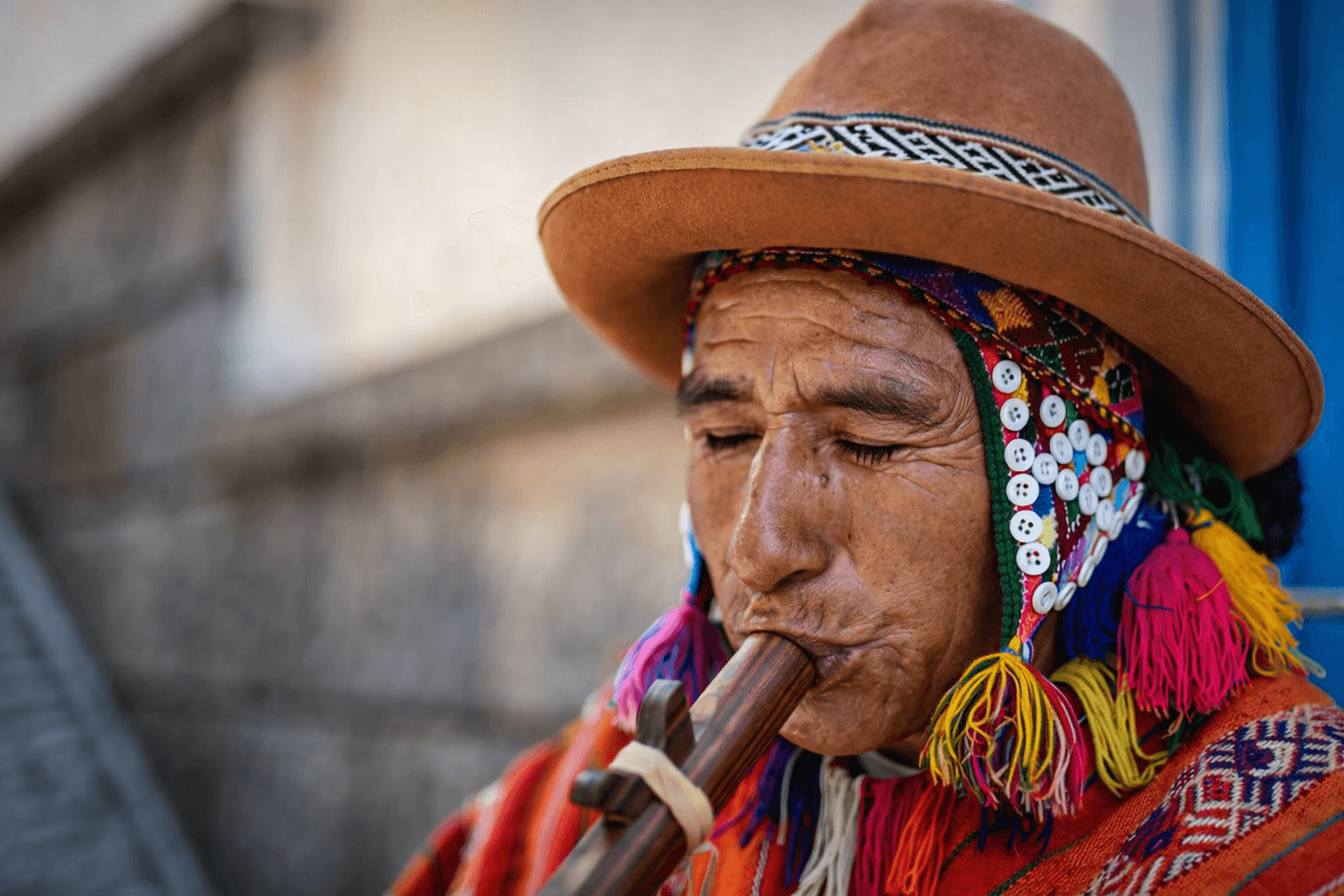 Détail d'un costume traditionnel quechua, voyage immersif en Amérique latine